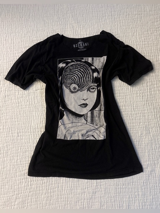 Hot Topic Tops - Uzumaki manga black shirt
